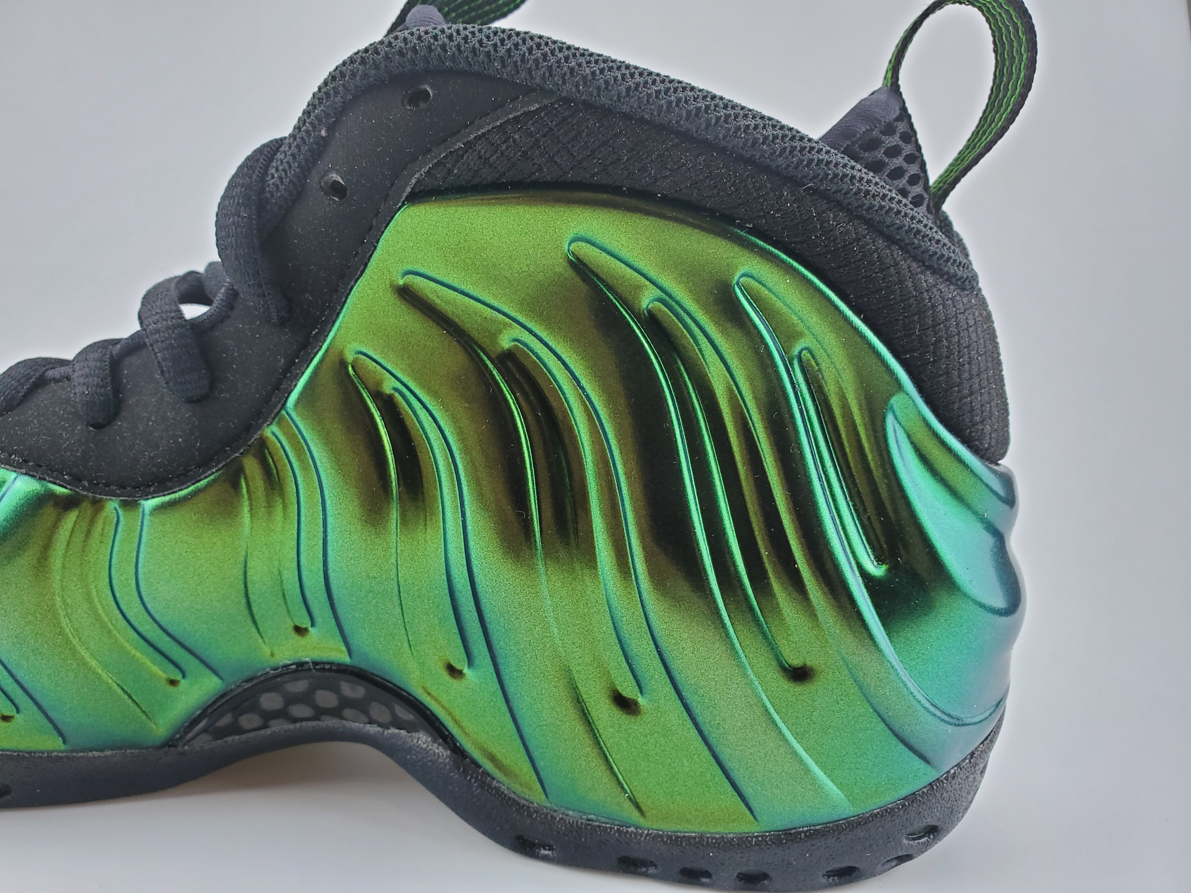 Nike Air Foamposite One "Metallic Green"