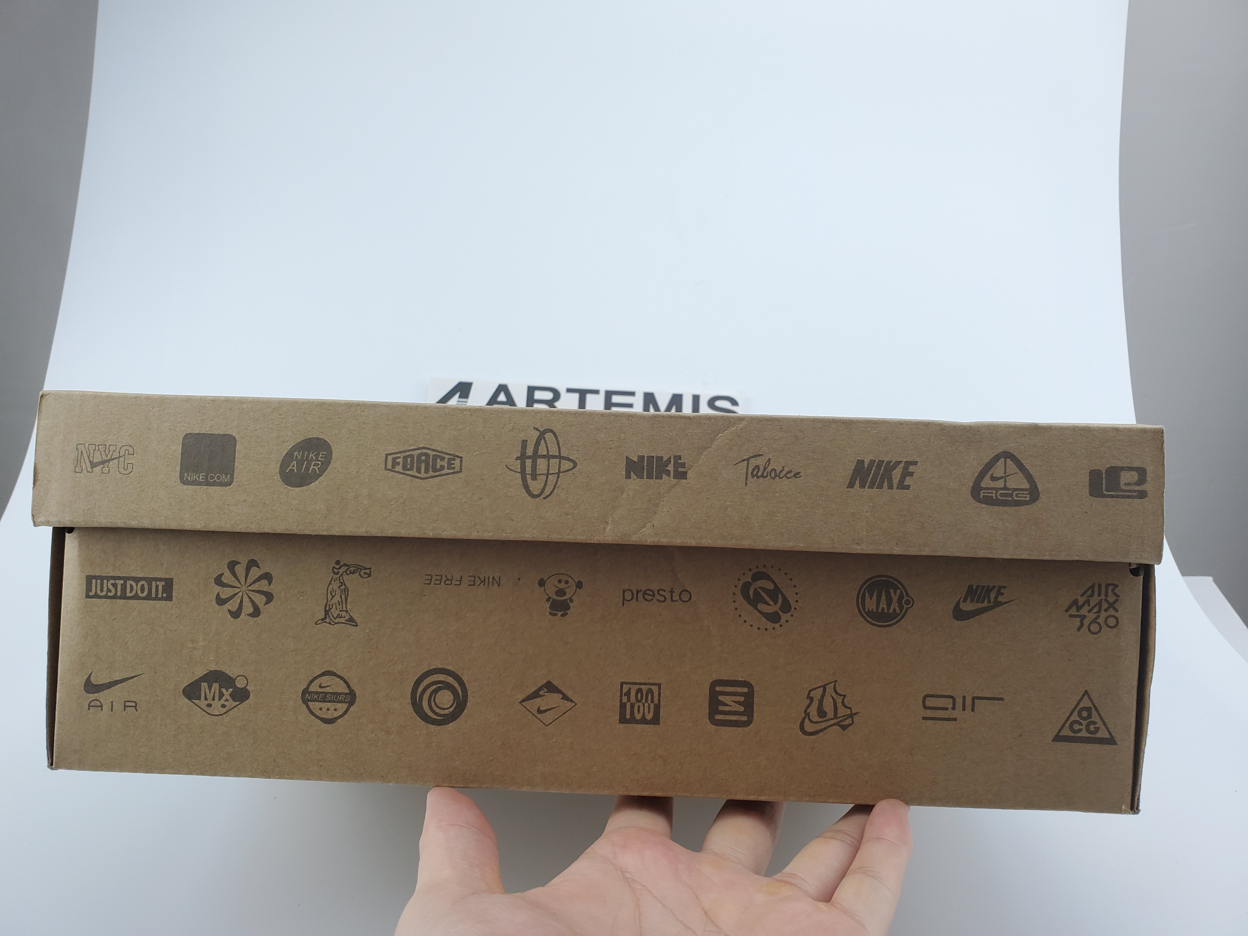 Nike Air Foamposite One “Black/Gold-Red”