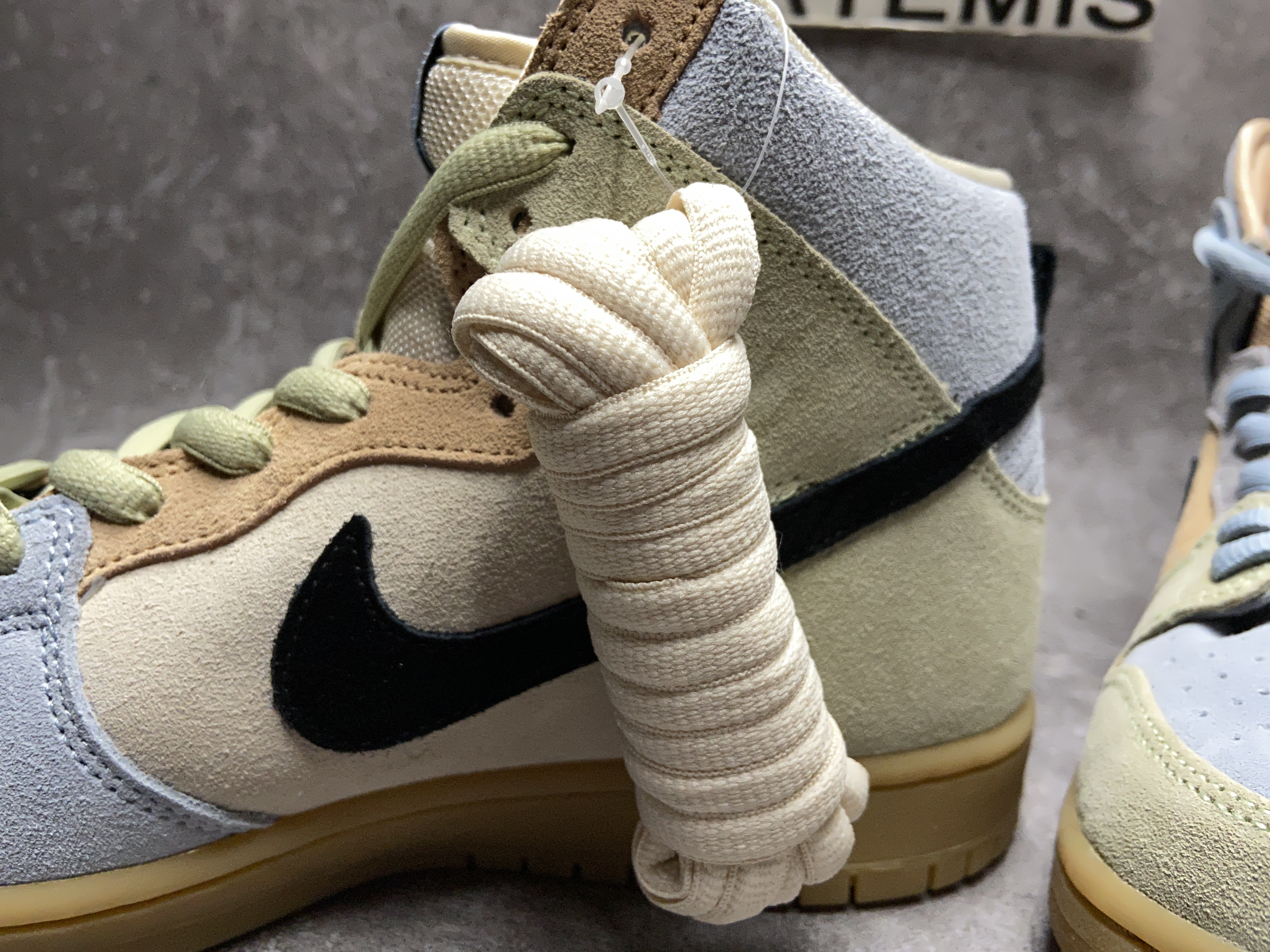 Nike SB Dunk High Spectrum