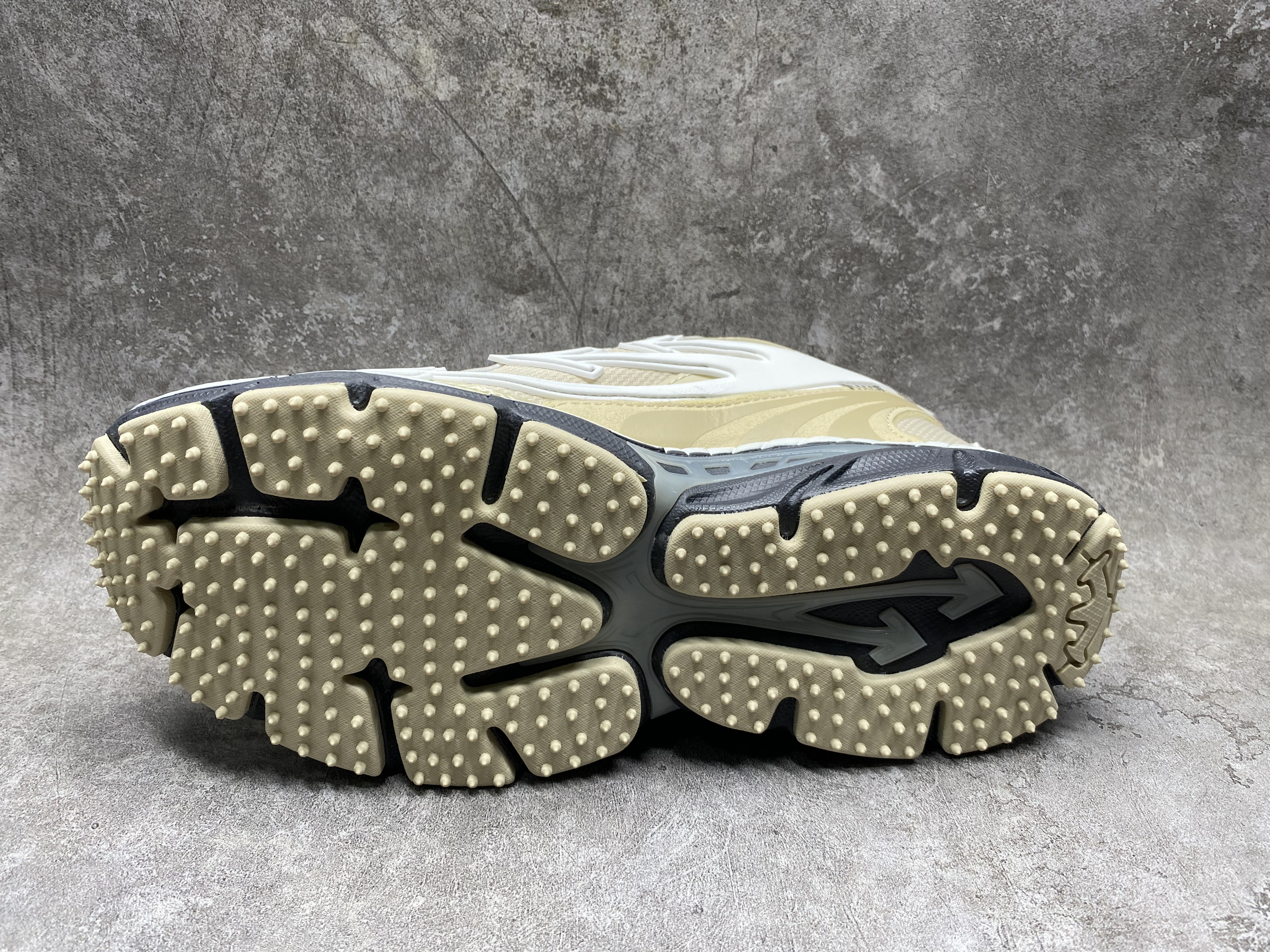 UA Off-White "BE RIGHT BACK"