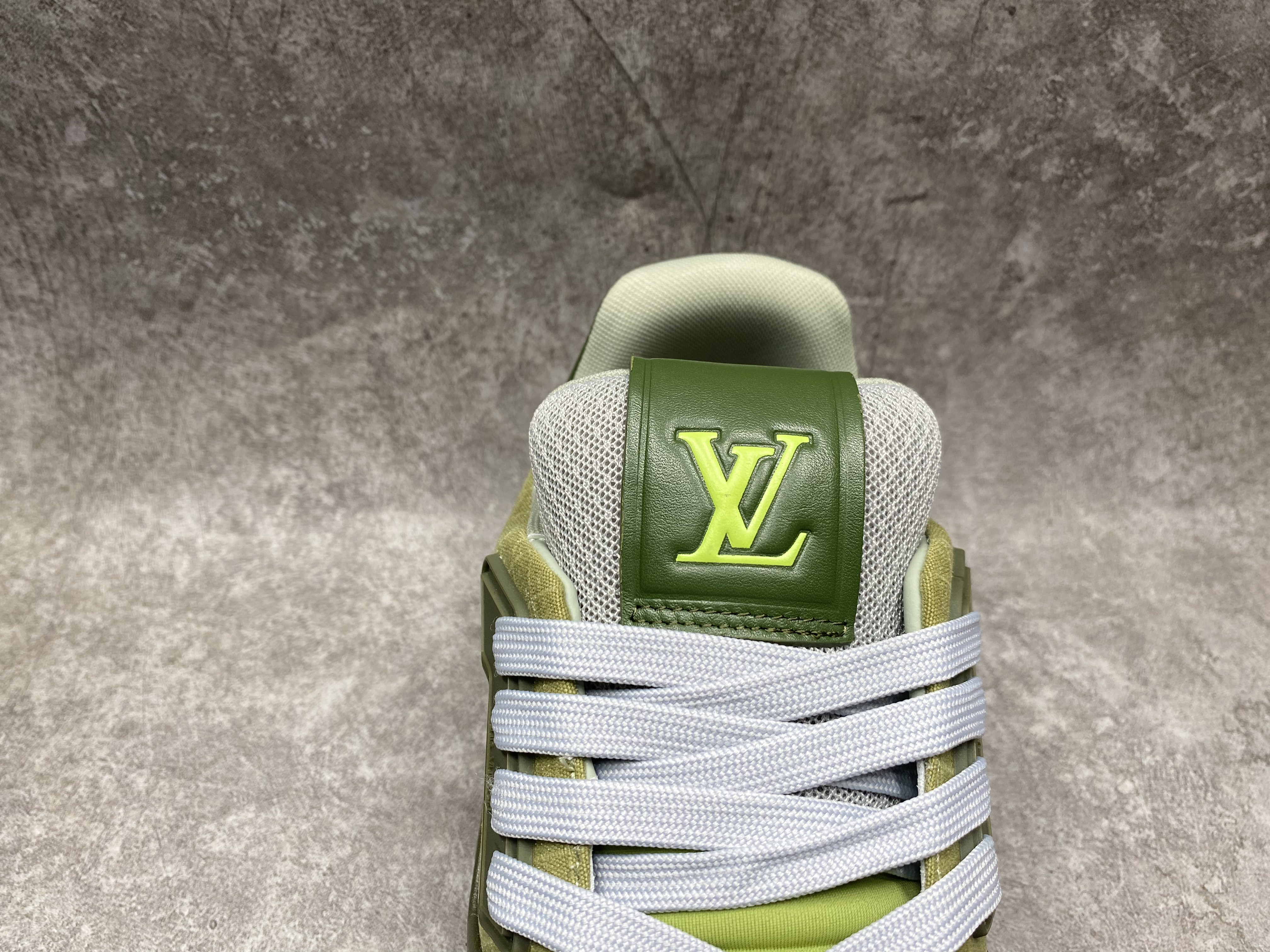 UA LV trainer Sneakers