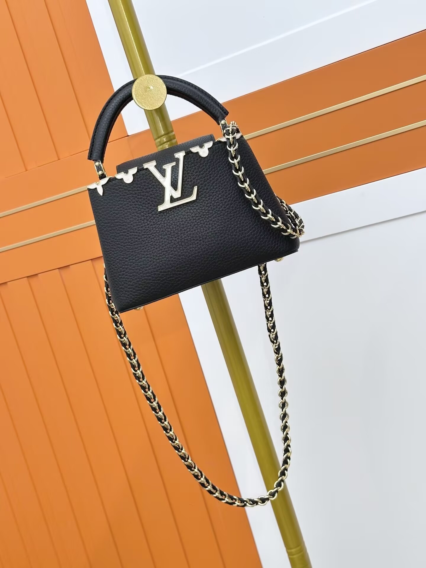 LV Capucines Mini with Chain M10167 21x14x8cm