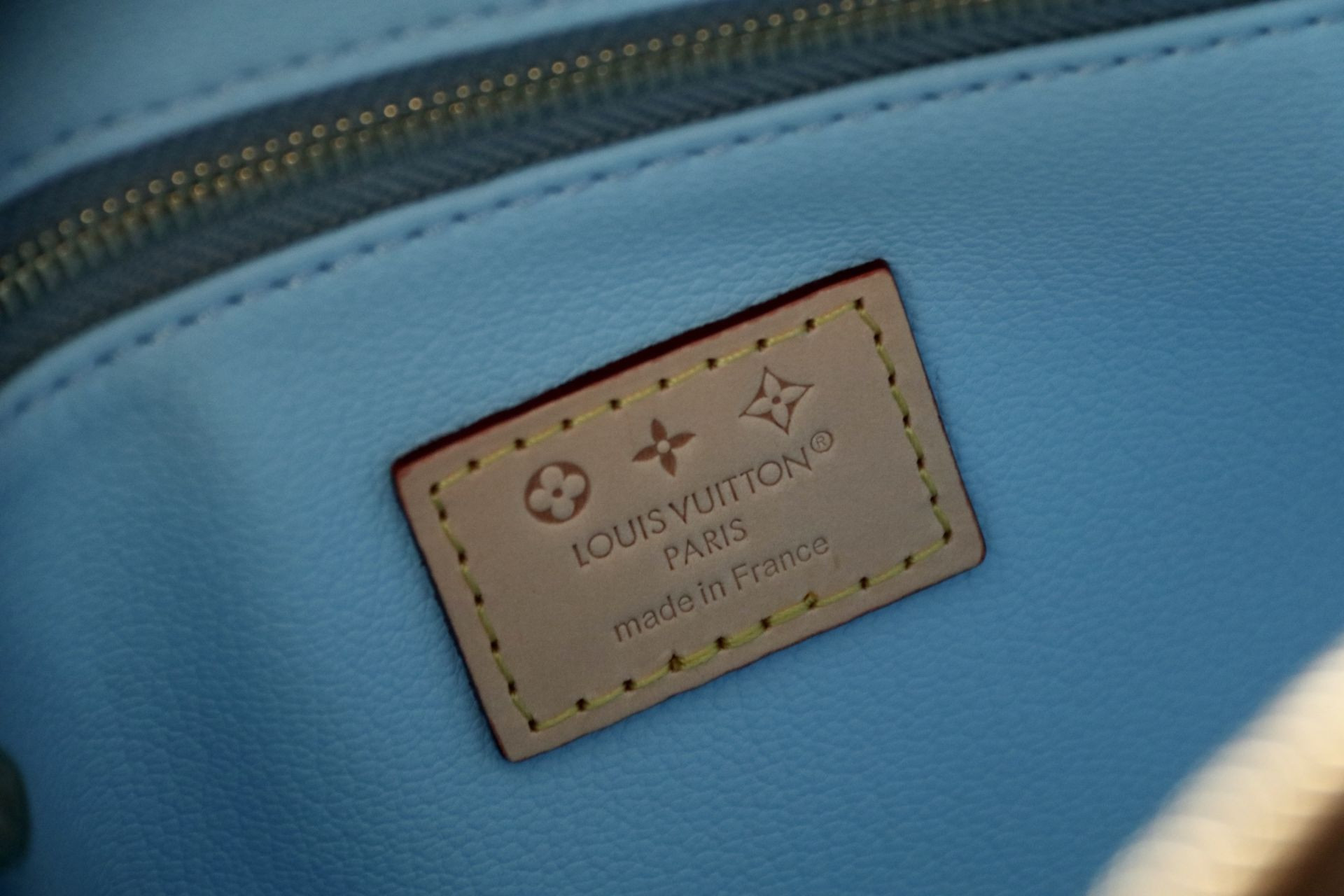 LV Cosmetic Pouch GM M14891 27x18x9cm