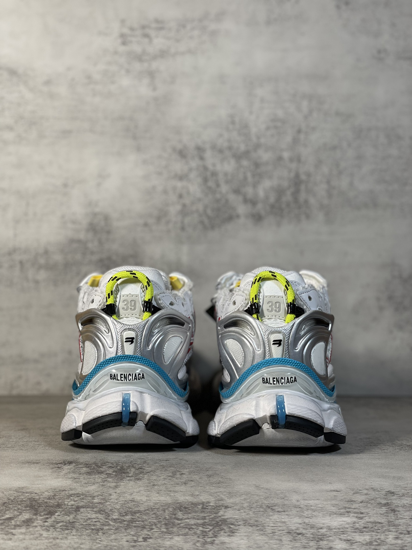 ua Ba*len*cia*ga runner sneaker white multicolor