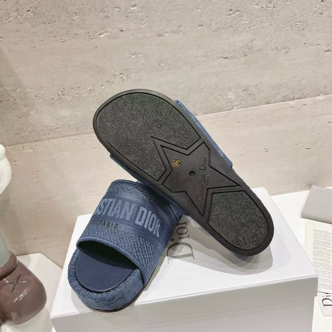 ua D*or sandal