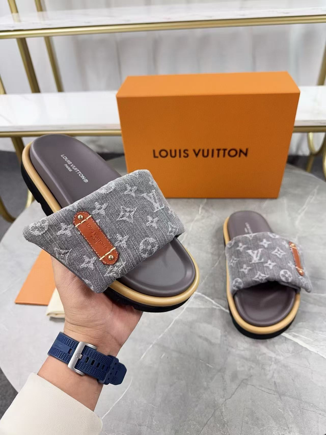 UA LV Pool Pillow Flat Comfort Mule