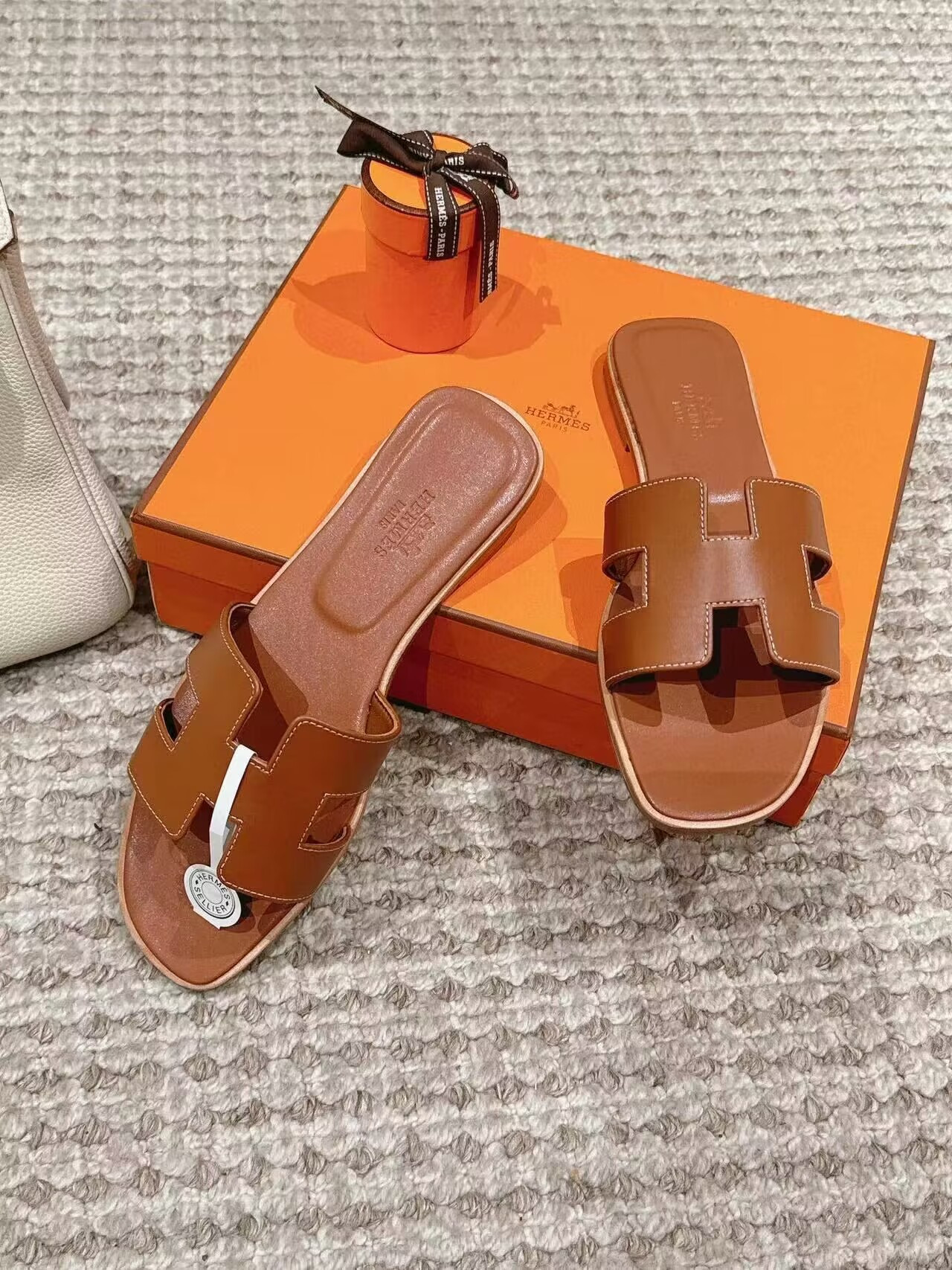 ua H**me5 oran sandal