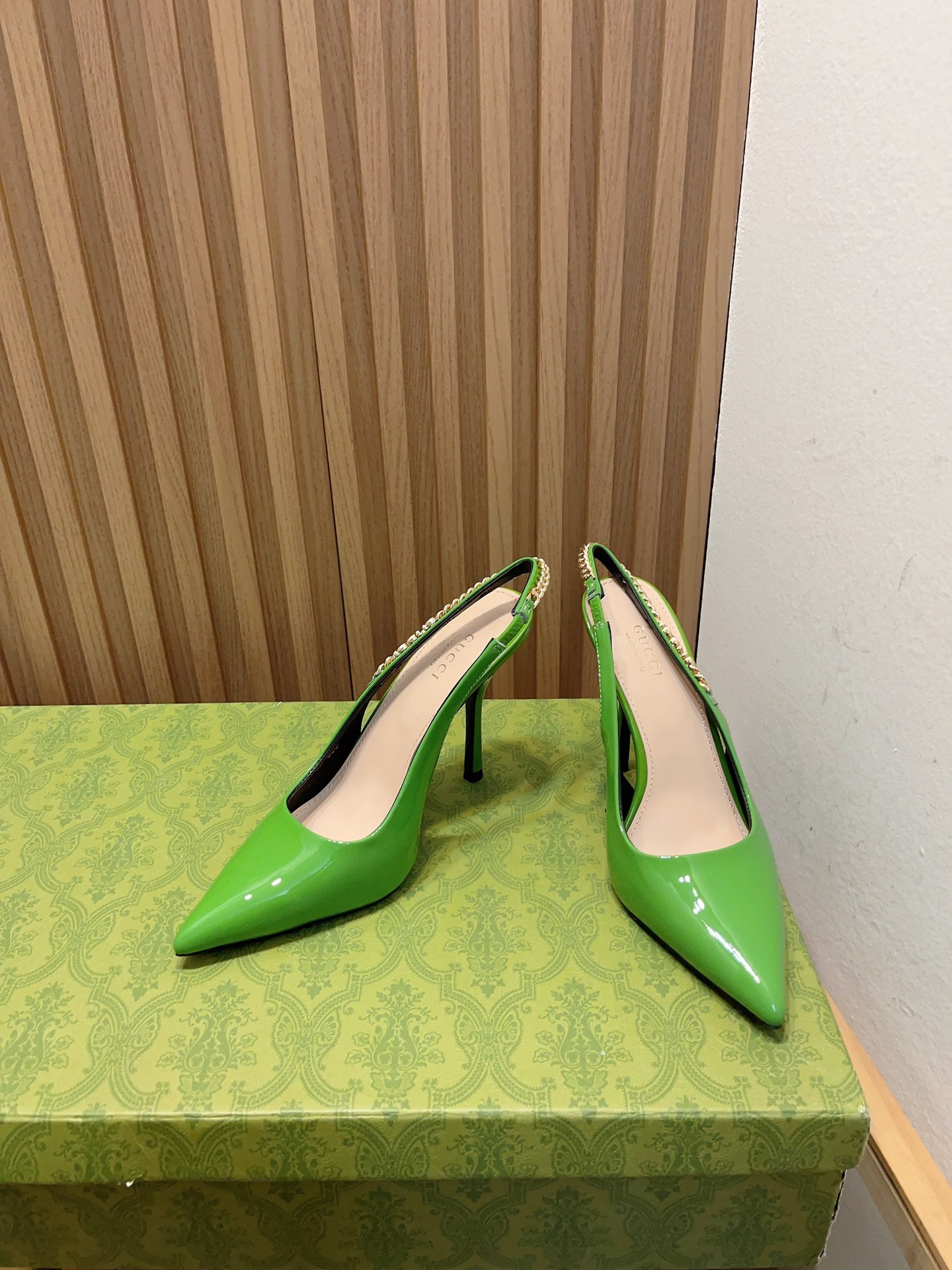 G*u*i signoria slingback pump high