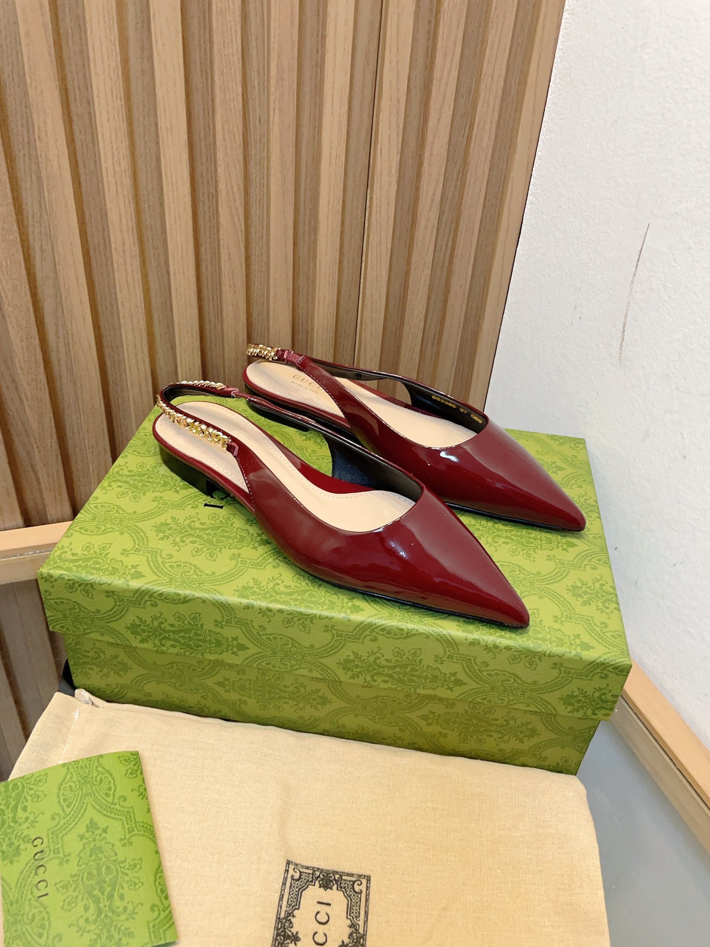 G*u*i signoria slingback pump flat shoes