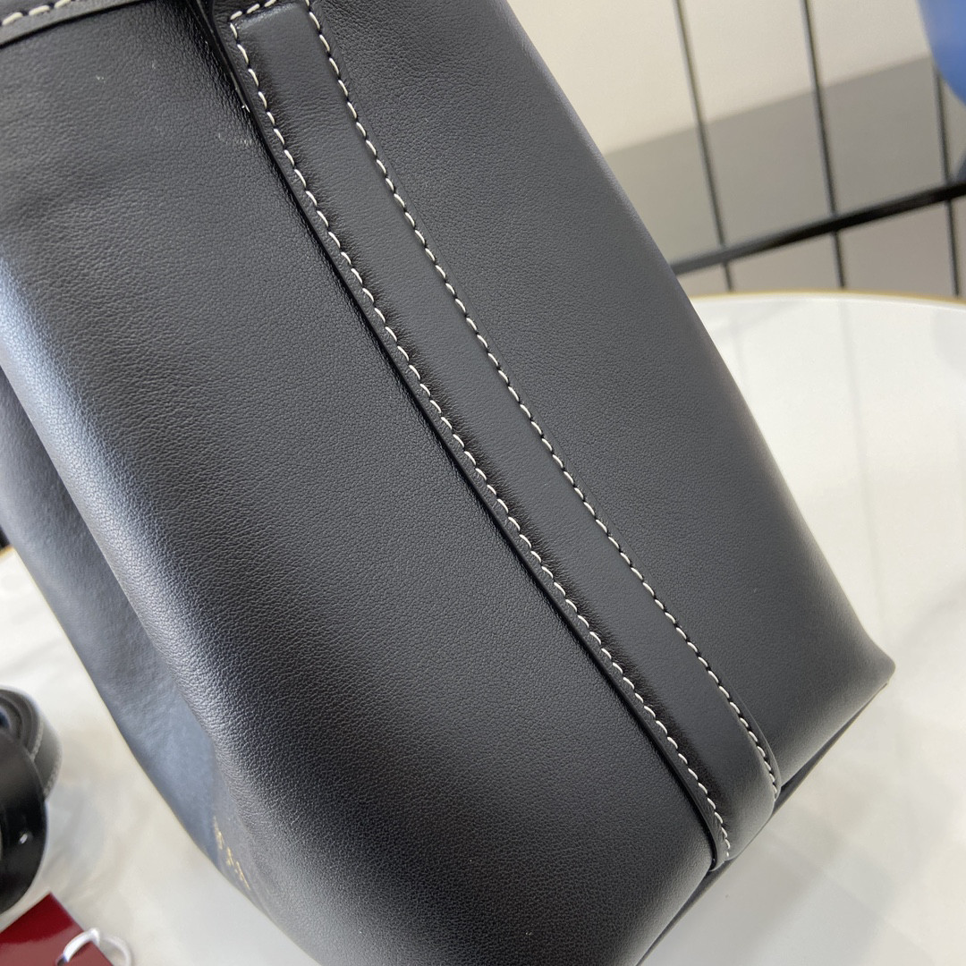 G*u*i mini emblem 19x18x11cm