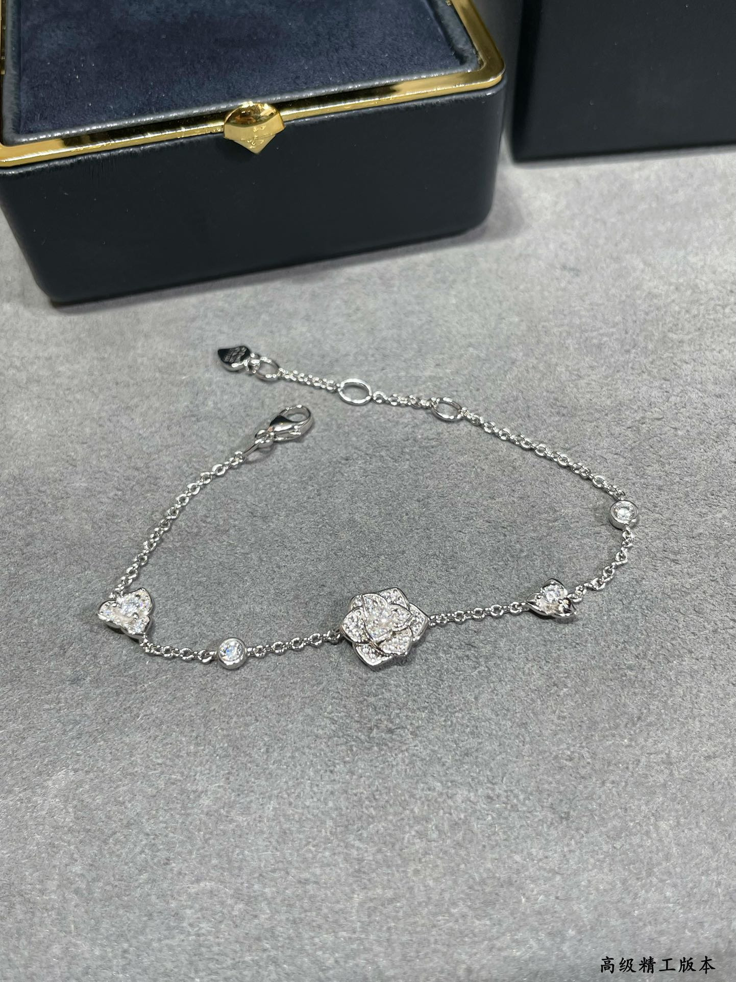 piaget fully Di*m*nd-encrusted flower bracelet