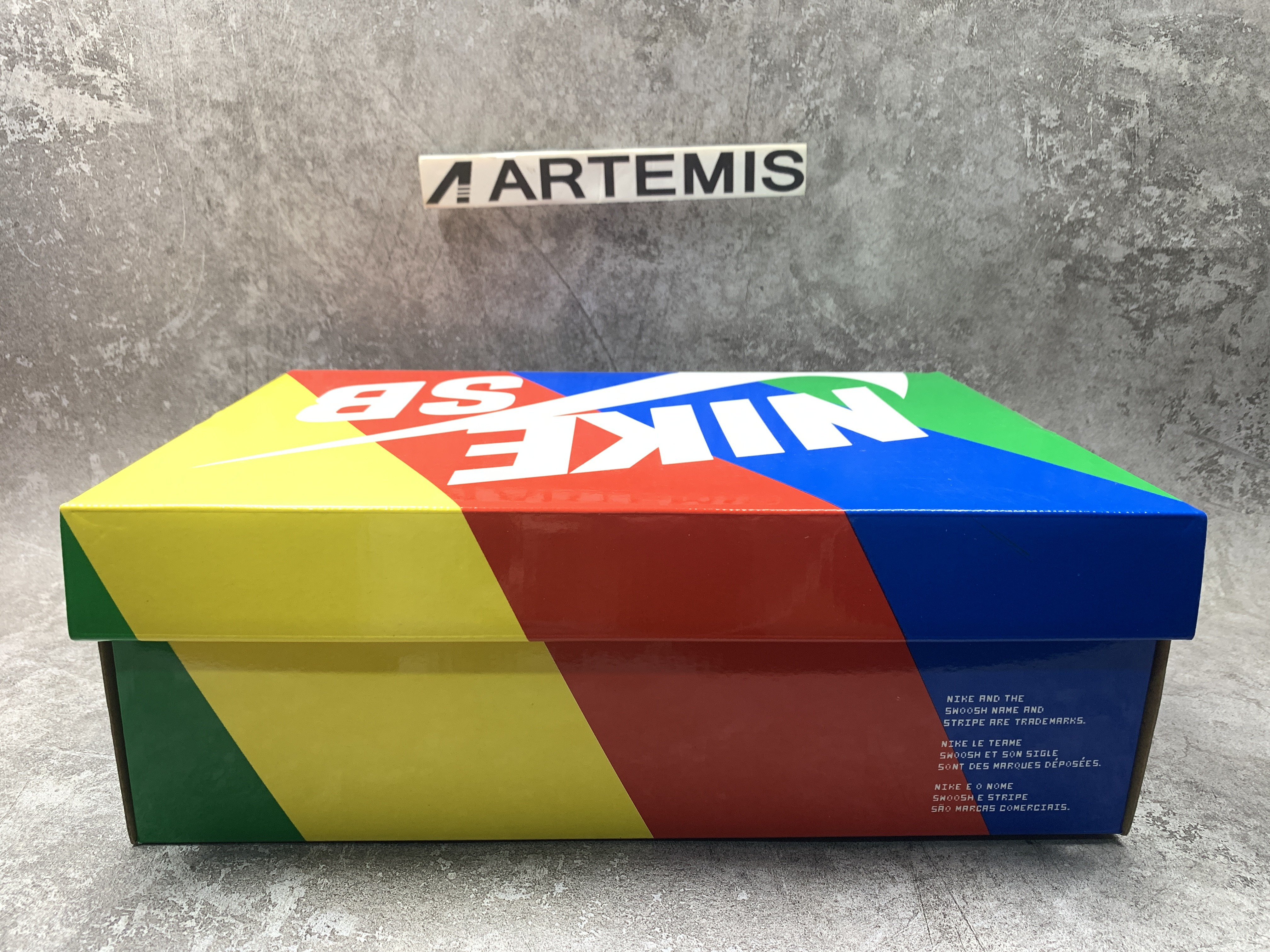 Familia x Nike SB Dunk Low First Avenue