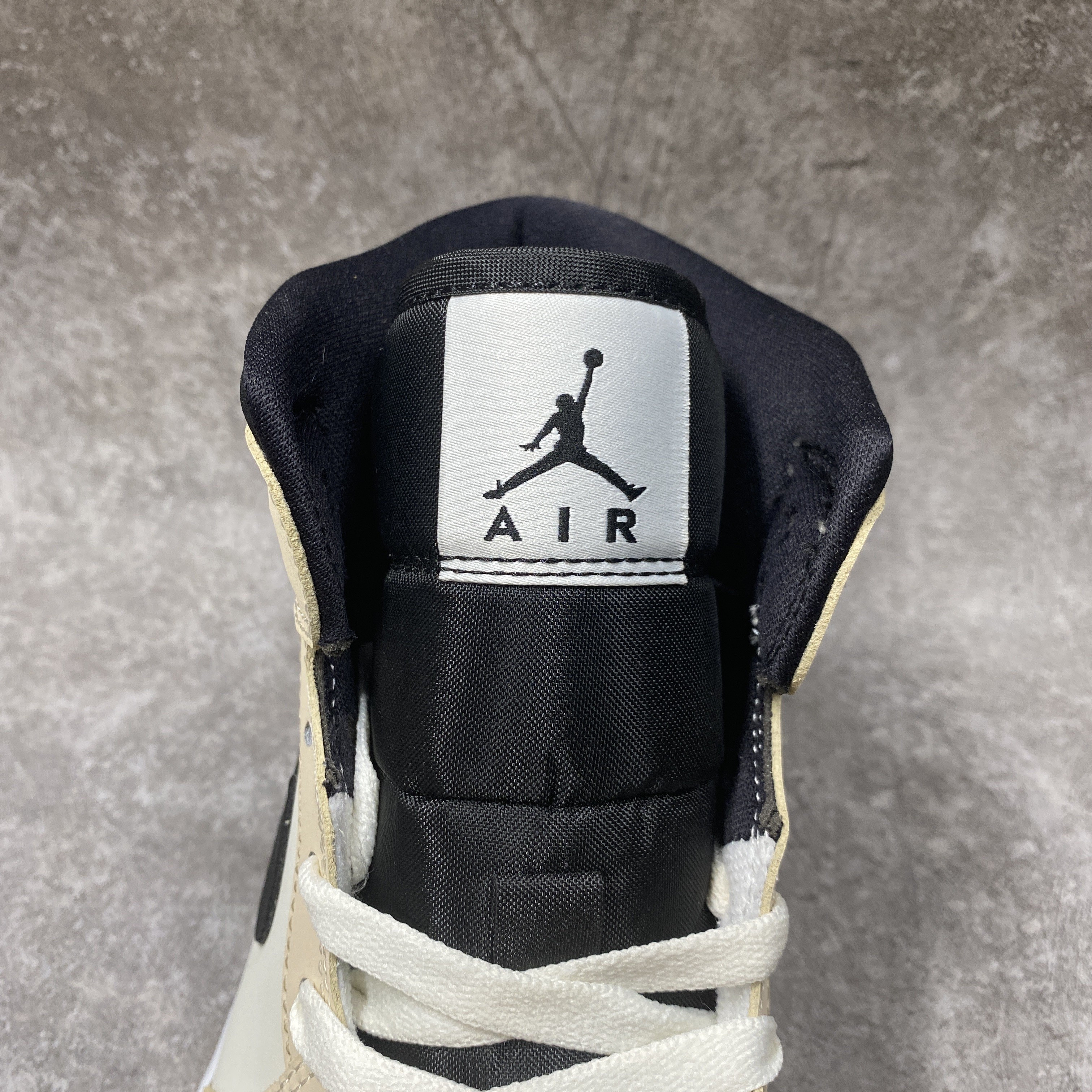 Air Jordan 1 Mid Barely Orange Light Viole