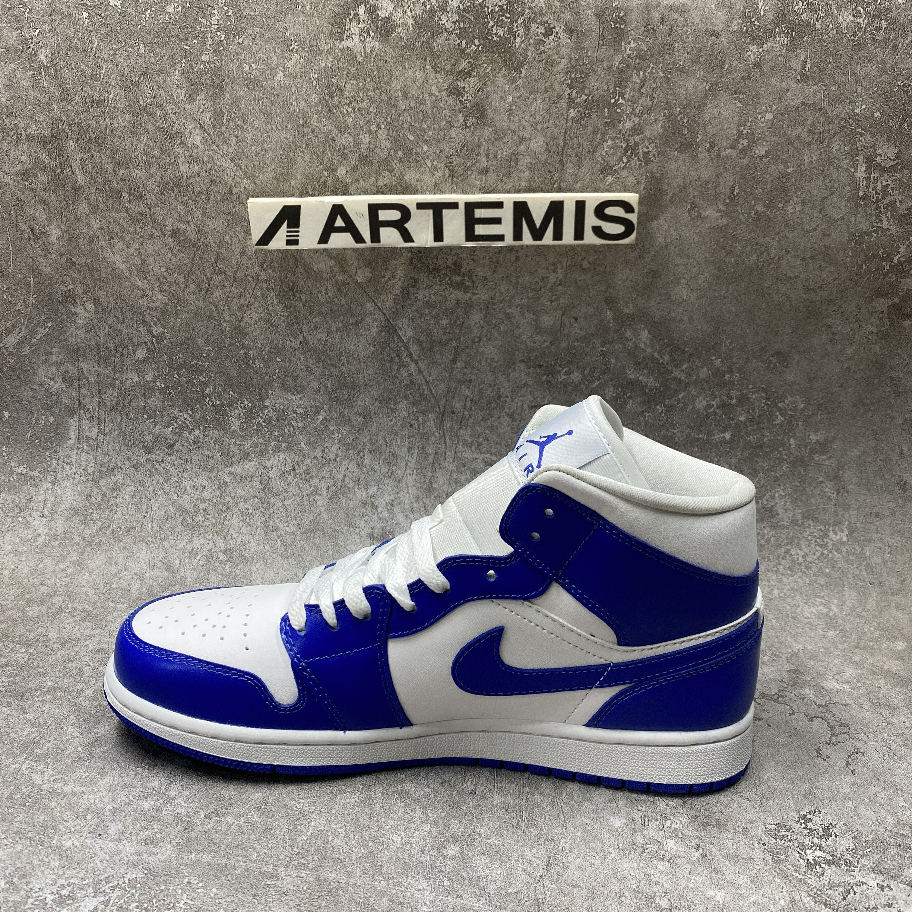 Air Jordan 1 Mid Kentucky Blue
