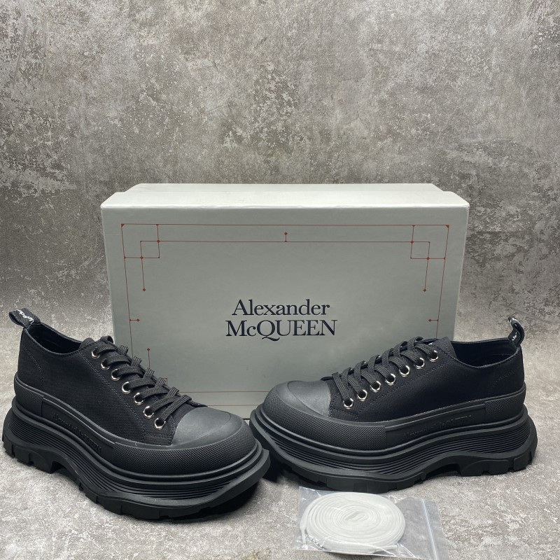 ale*d*r M*Q*en tread slick low lace up black