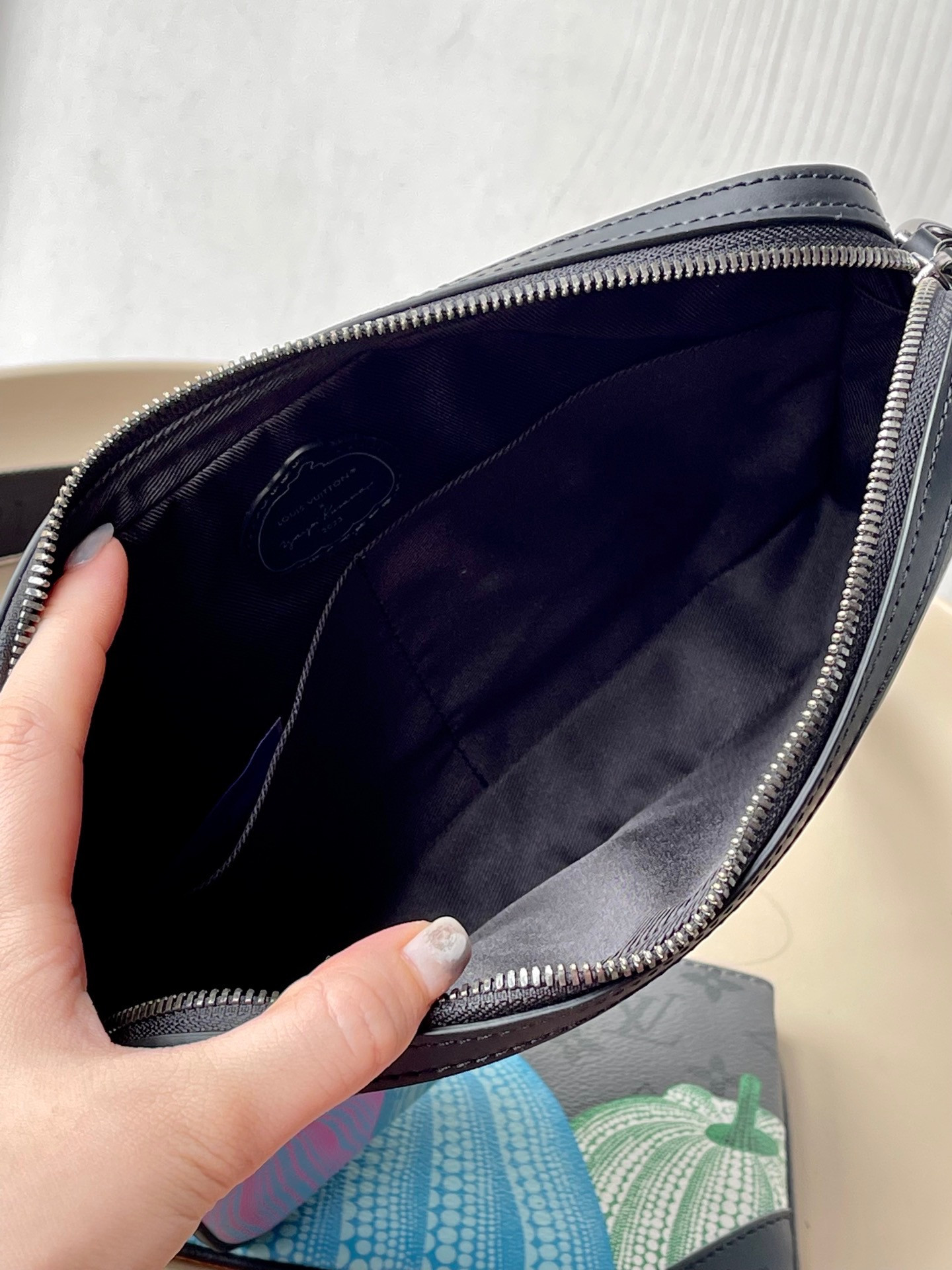 M46435 LV x YK Trio Messenger M46435