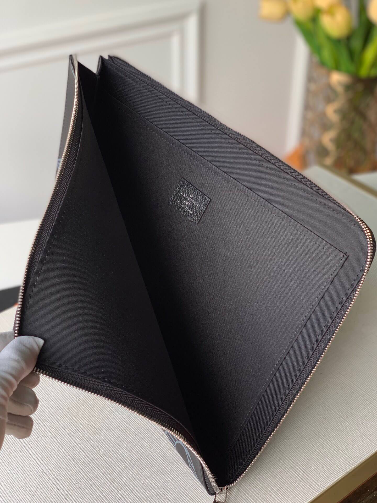 LV POCHETTE JOUR M80044