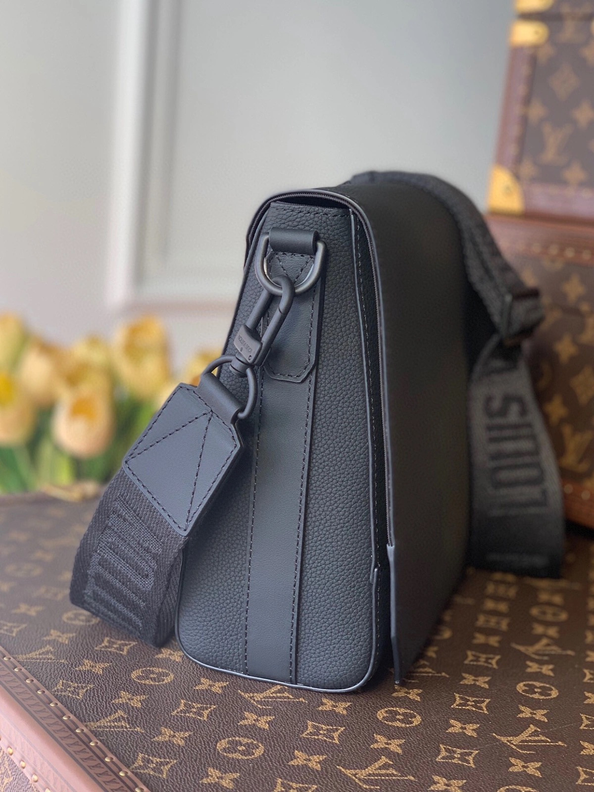 LV MESSENGER M57080
