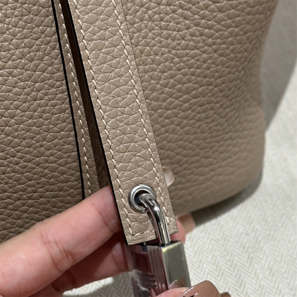 H**me5 picotin 18cm trench coat gray without original box