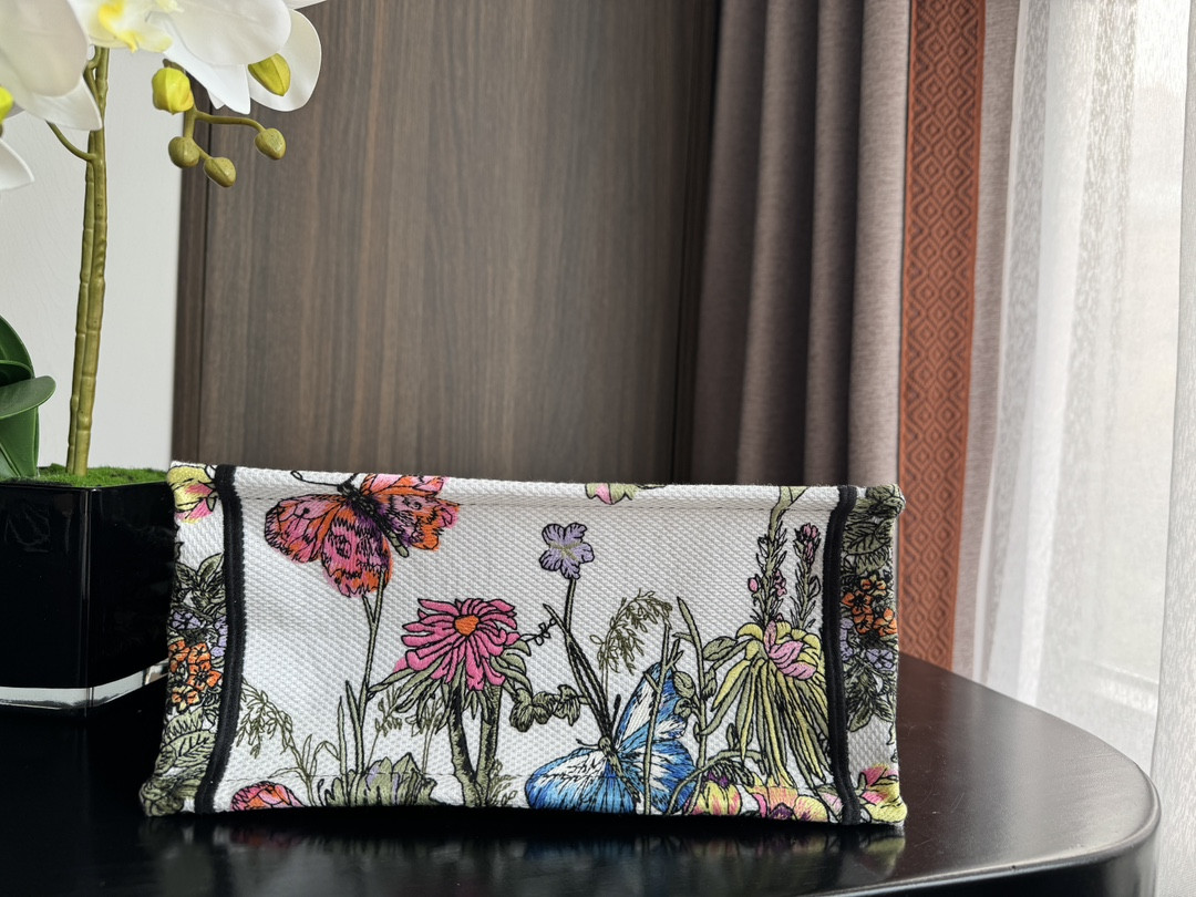 small D*or book tote white multicolor mexico millefiori embroidery 10.5 x 8.5 x 5.5 inches