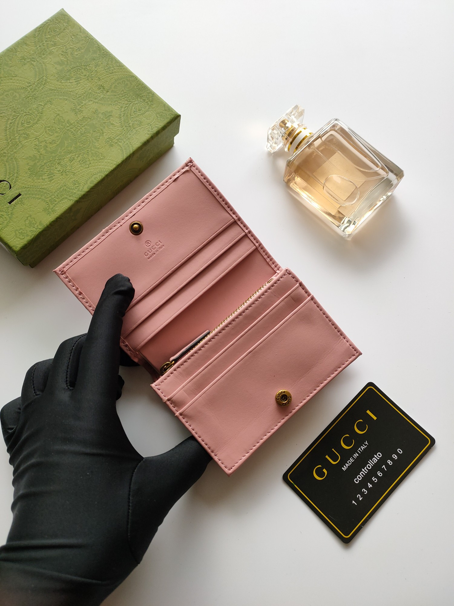 G*u*i gg  card case wallet