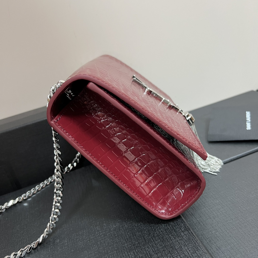 Y*L kate medium tassel in crocodile-embossed leather red 9.4 x 5.7 x 2.1 inches