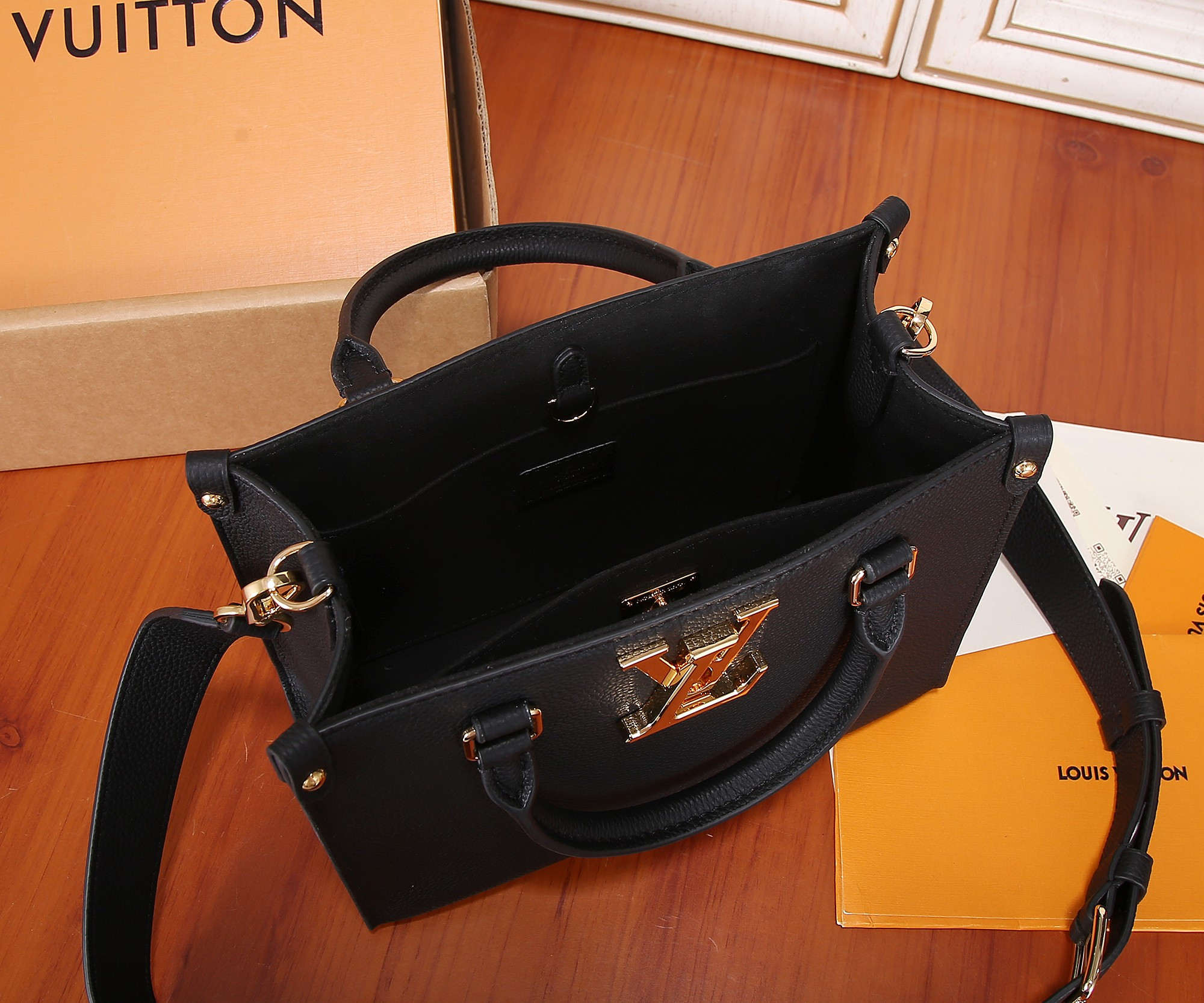 LV M22311 Lock & Go 9.6 x 7.5 x 4.1 inches