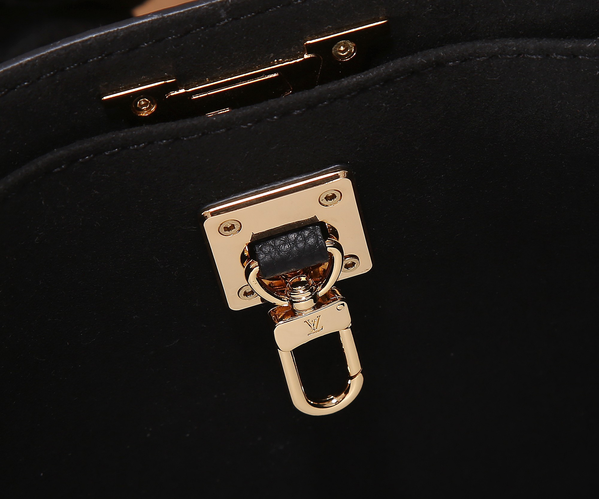 LV M22311 Lock & Go 9.6 x 7.5 x 4.1 inches