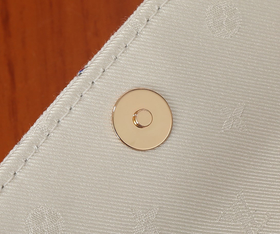 LV Wallet on Chain Ivy M83499 9.3 x 4.7 x 1.7 inches