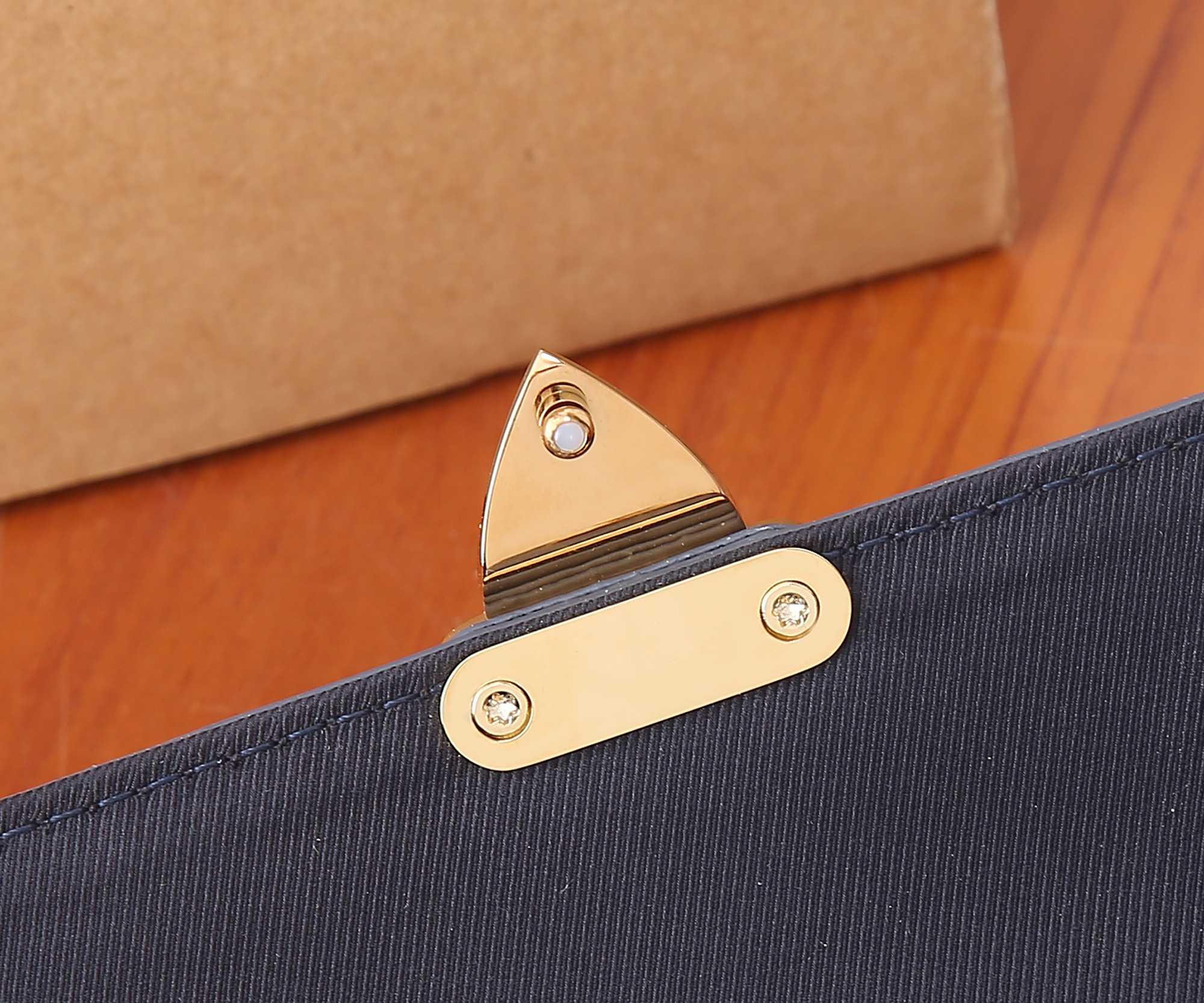 LV Wallet On Chain Métis   M82671    7.5 x 4.3 x 2.2 inches