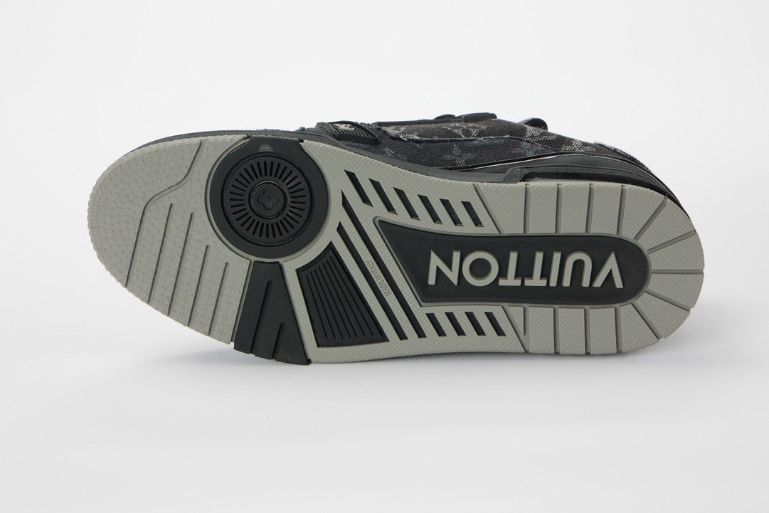 UA LV Trainer Sneaker