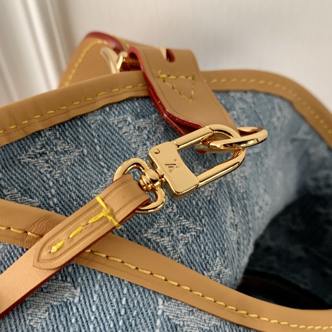 LV CarryAll PM M11462 11.4 x 9.4 x 4.7 in