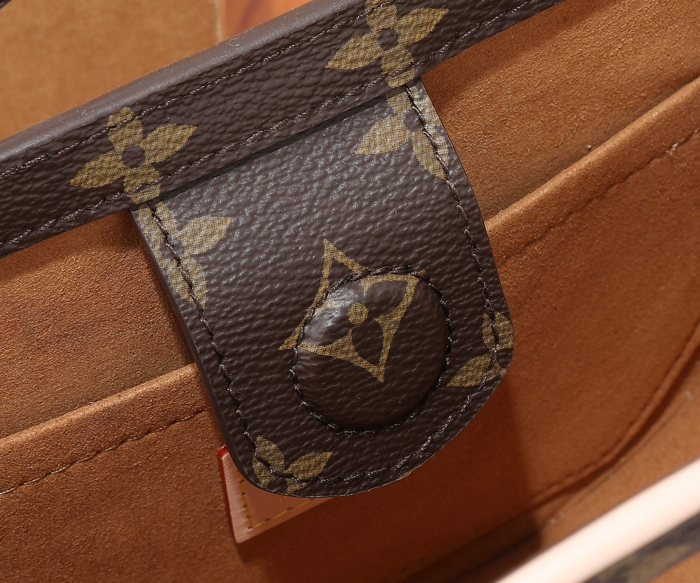 LV Around Me PM M47117 8.9 x 8.3 x 2.8 inches