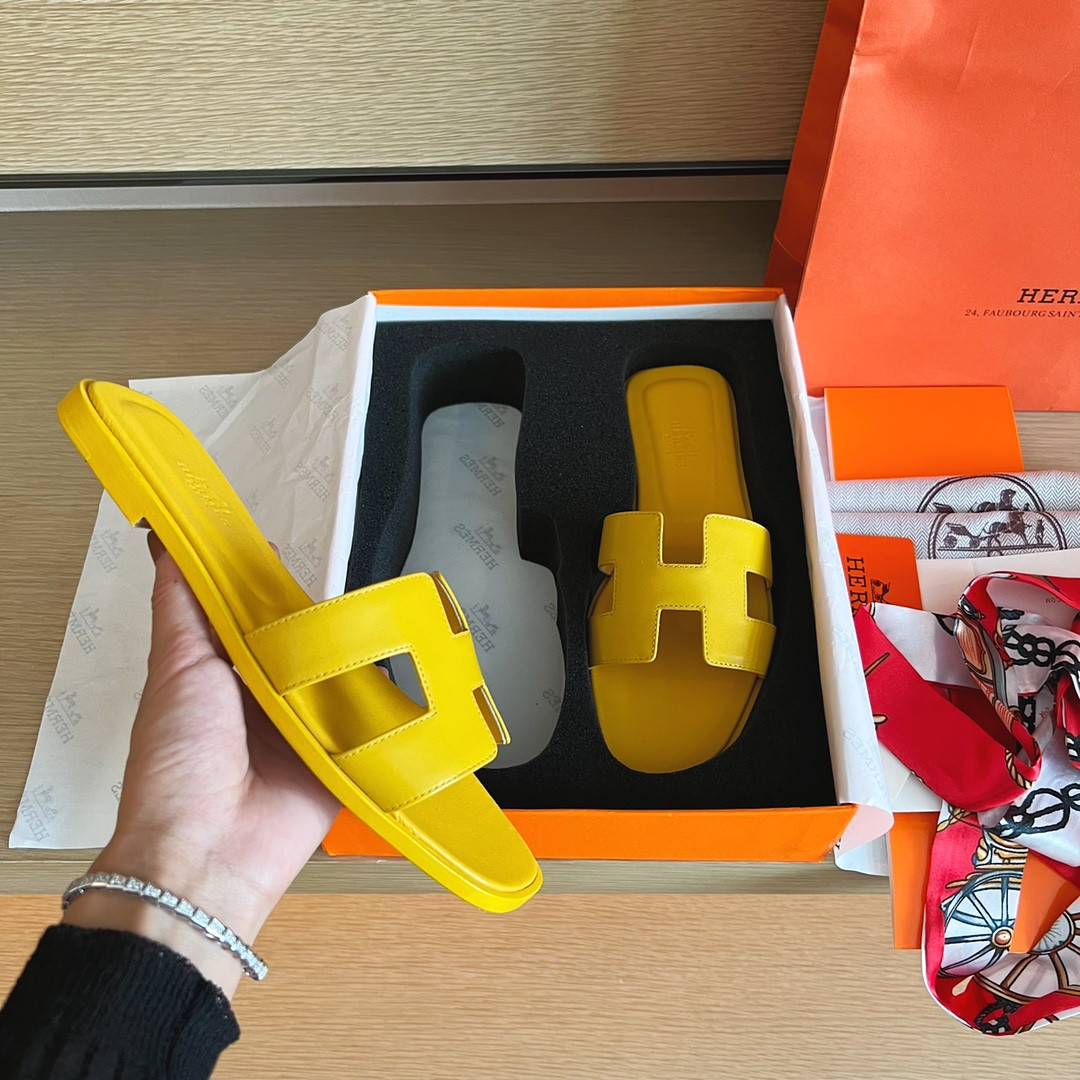 ua H**me5 oran sandal