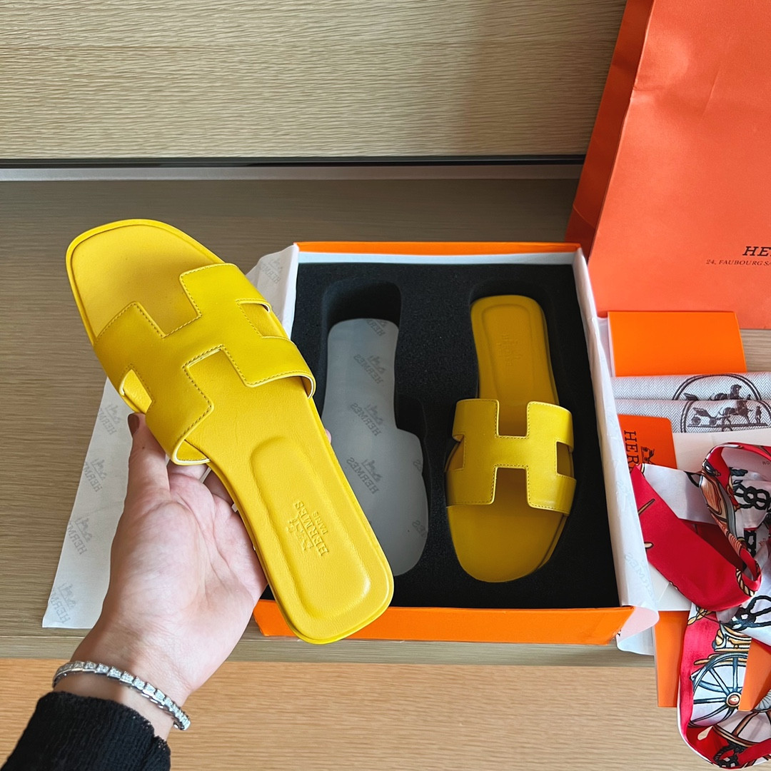 ua H**me5 oran sandal