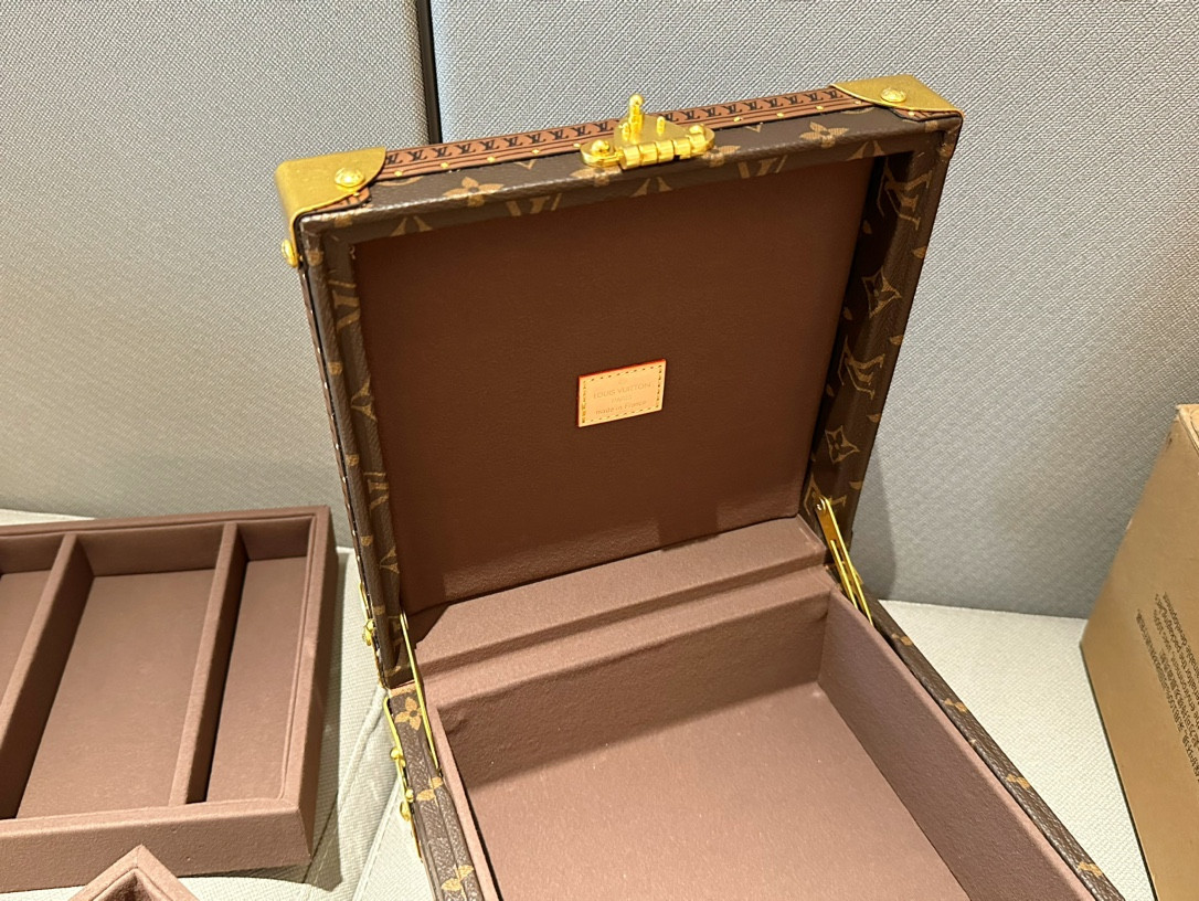 LV M13513 Jewelry Box 9.4 x 4.9 x 9.4 inches