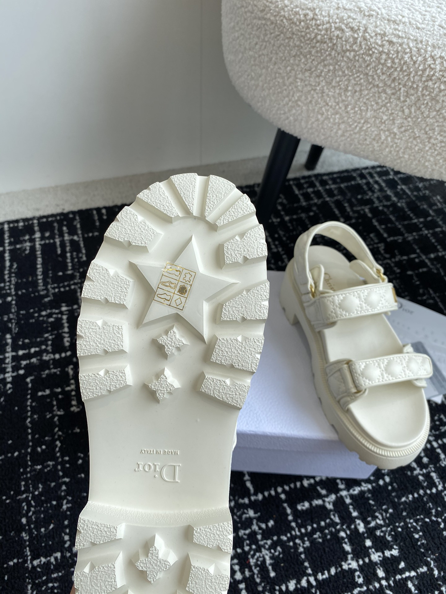 ua D*oract platform sandal