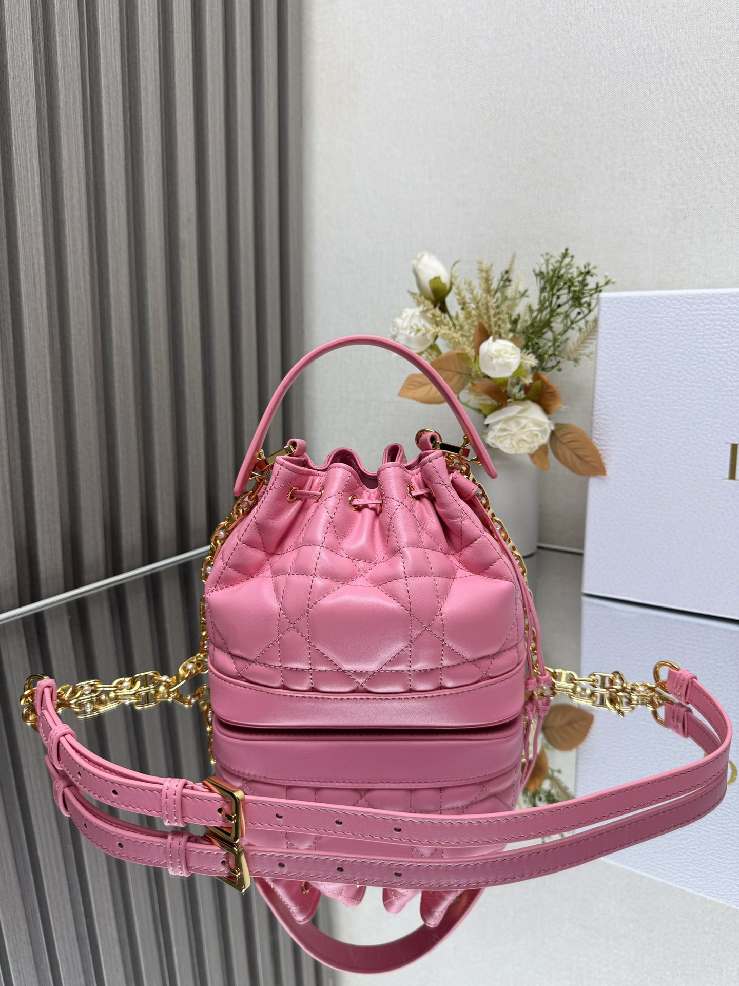 small D*or jolie bucket bag 17 x 16 x 10.5 cm