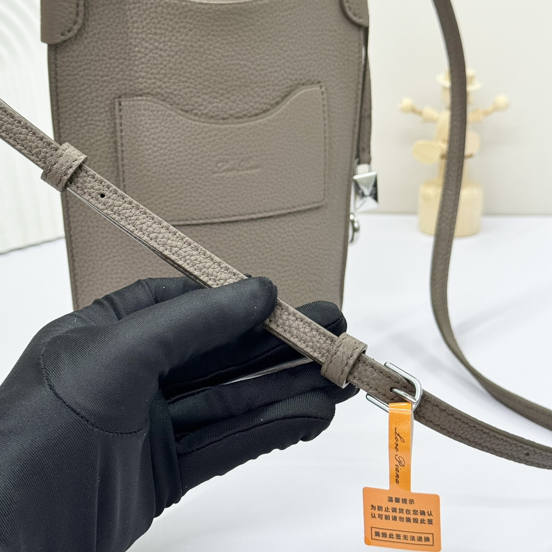 L**o p*ana mini bale bag calfskin 20x15x4cm