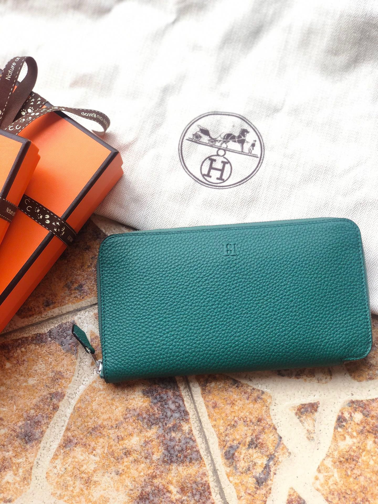 H**me5 long wallet 20x11cm