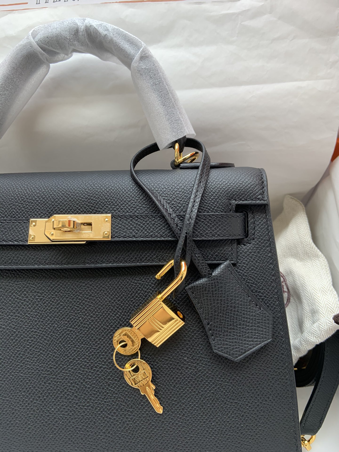 HERMÈS Kelly Gold-tone Hardware 25 28