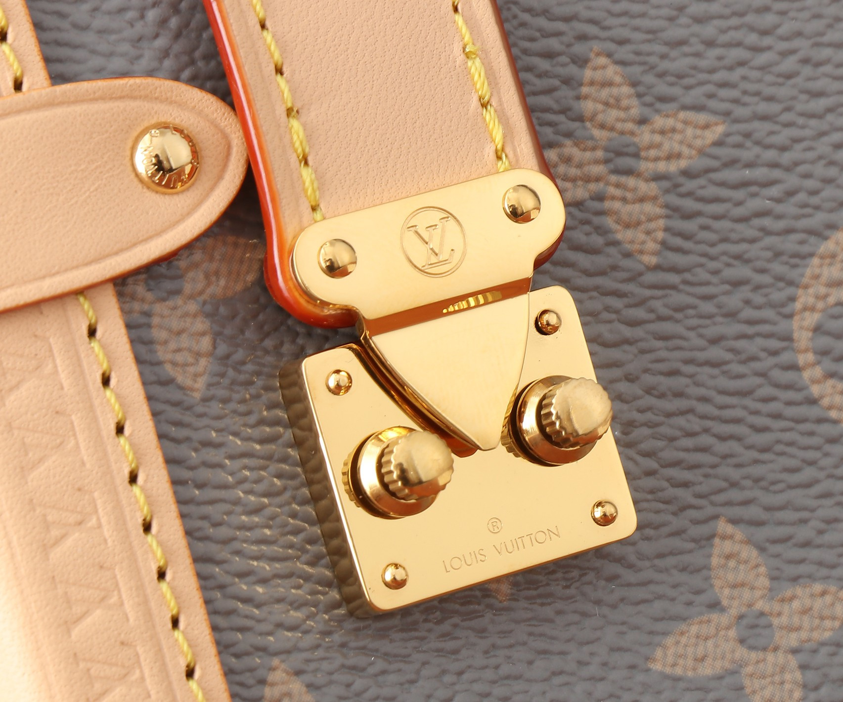 LV Side Trunk M12428 21x14x6CM