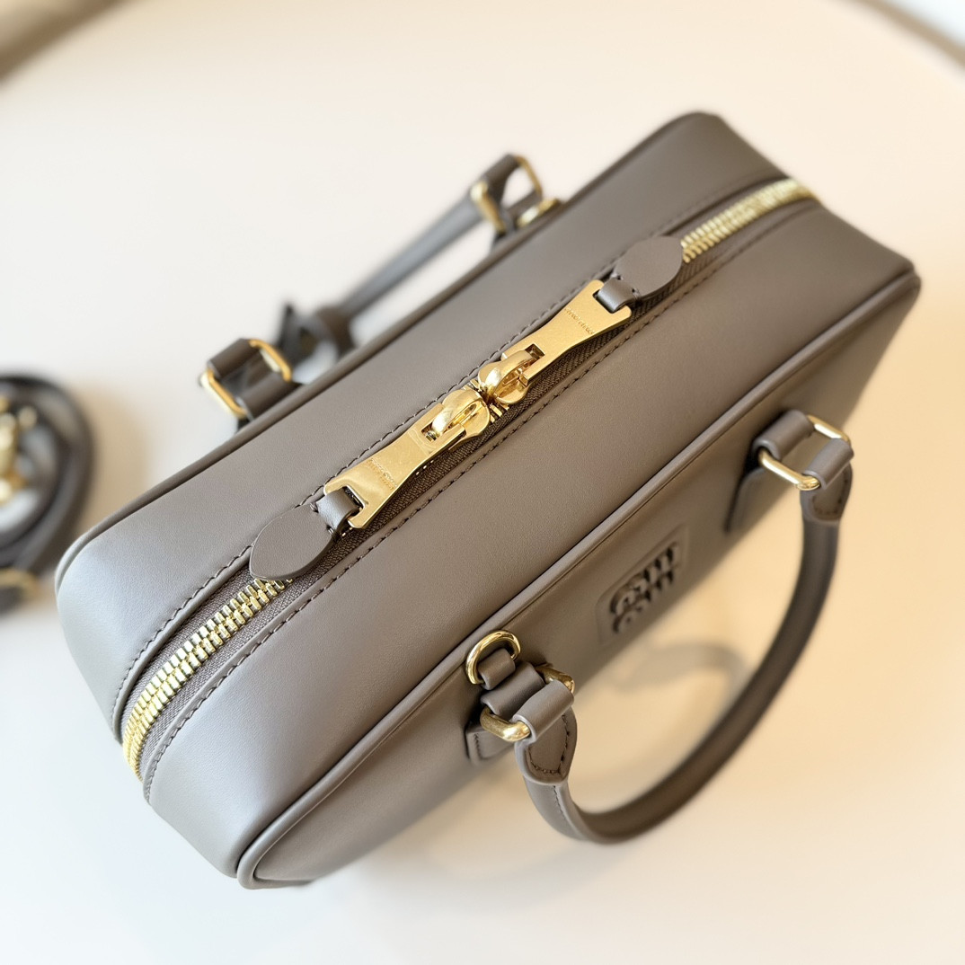 Miu Miu Arcadie leather bag 12x27x9cm