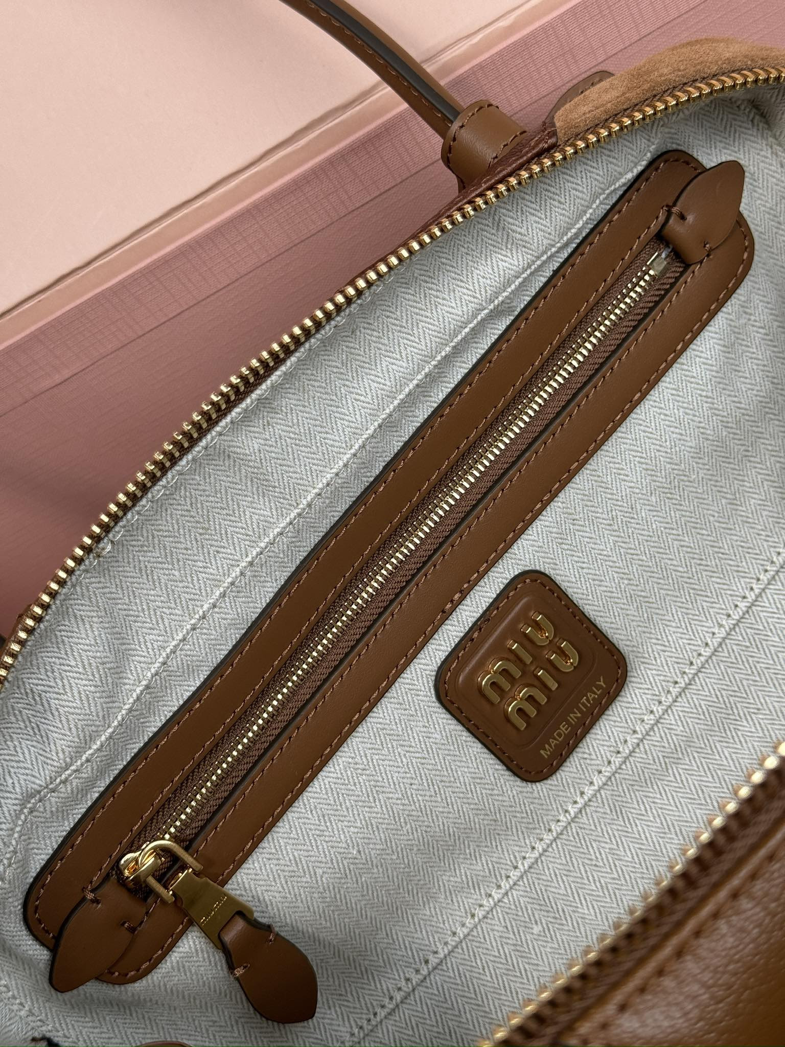 Miu Miu Leather Beau Bag 28×15×9cm