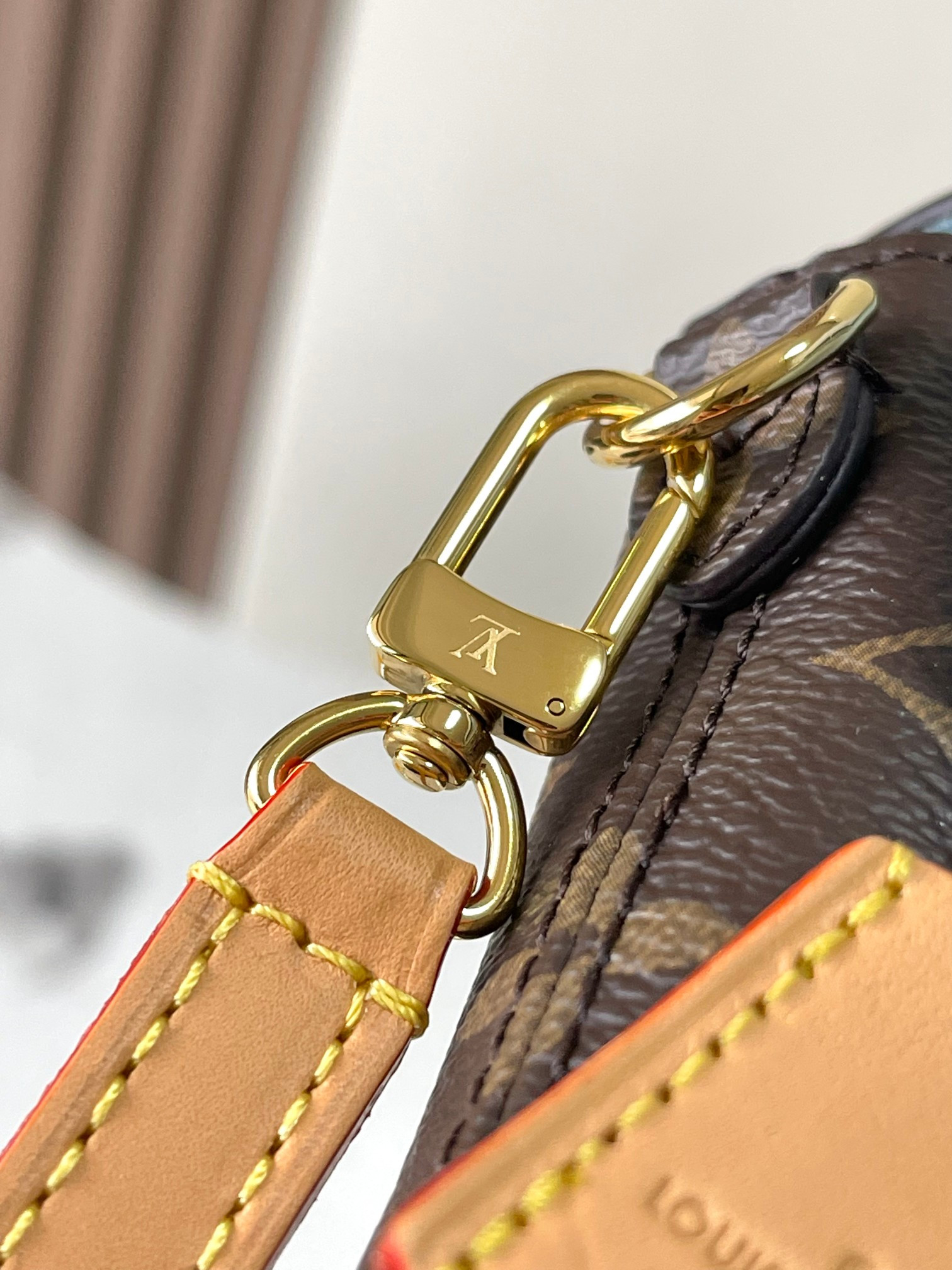 LV Vivienne Phone Pouch M12269 10x17.5x4.5cm