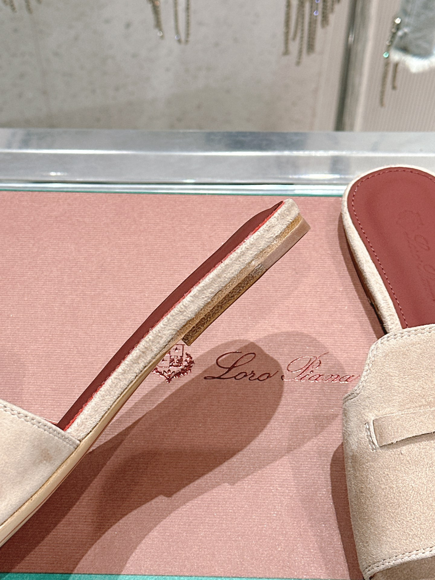 ua L**o p*ana summer charms sandal