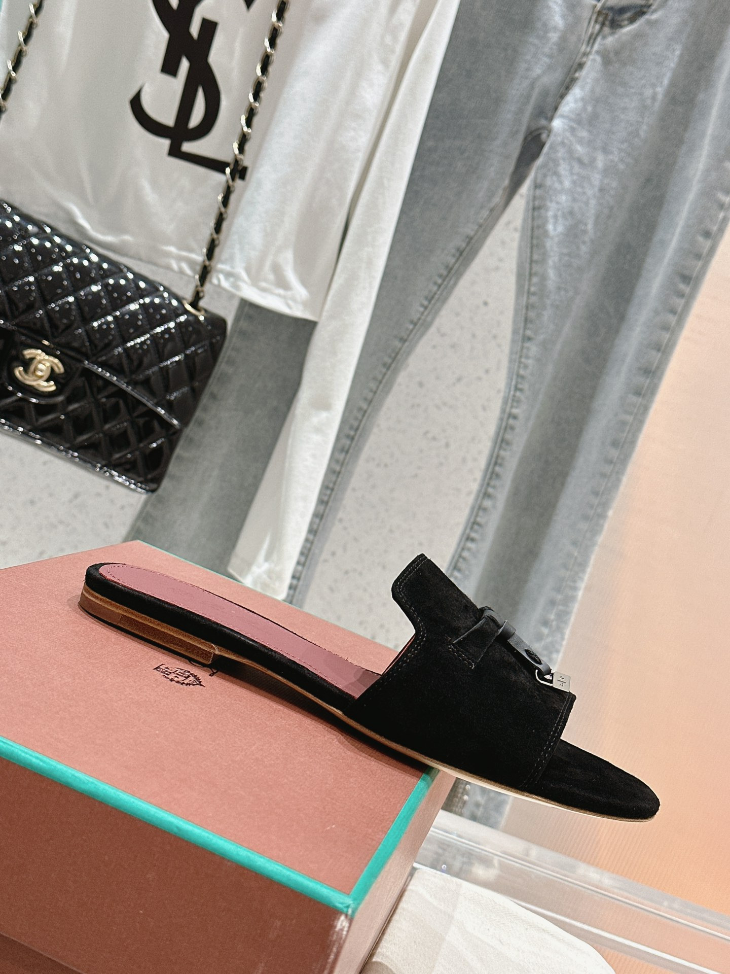 ua L**o p*ana summer charms sandal