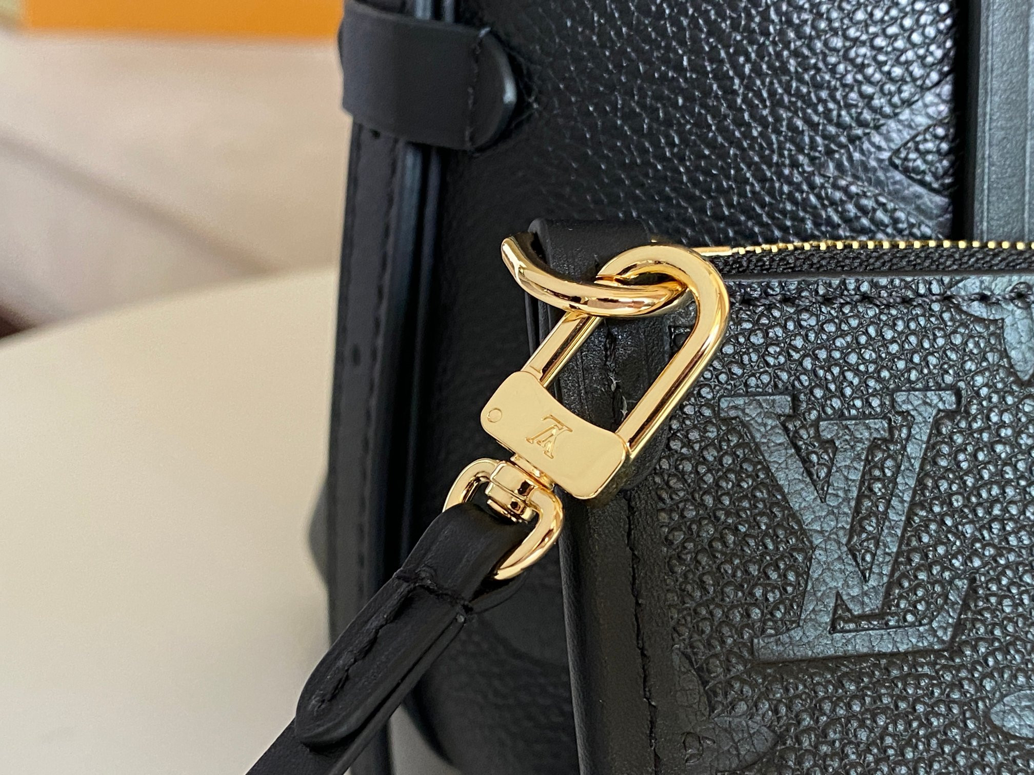 LV CarryAll PM M46288 29x24x12cm