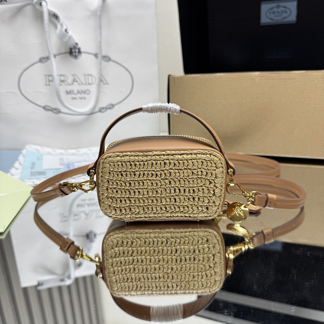 Pra*a crochet and leather mini-pouch 6.5x11x2.5cm