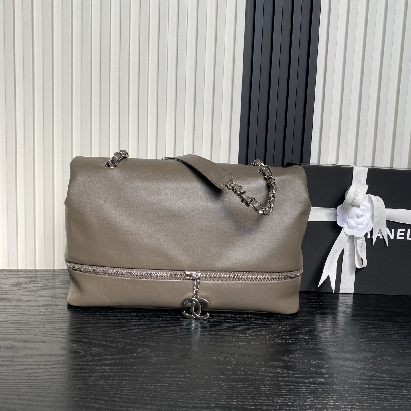 Ch*el vintage graffiti tote airport bag 36x24x12cm